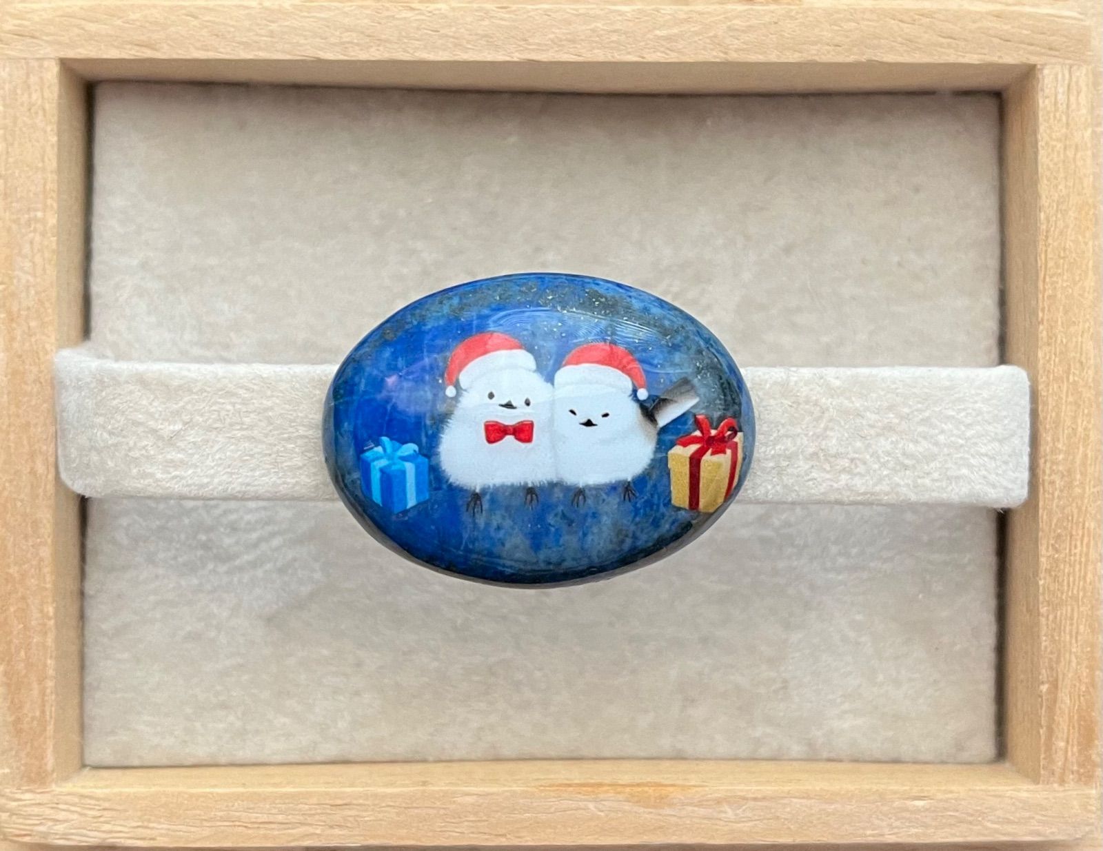 ☆〜天然石 ラピスラズリ シマエナガのクリスマス 帯留め3cm×2.2cm 