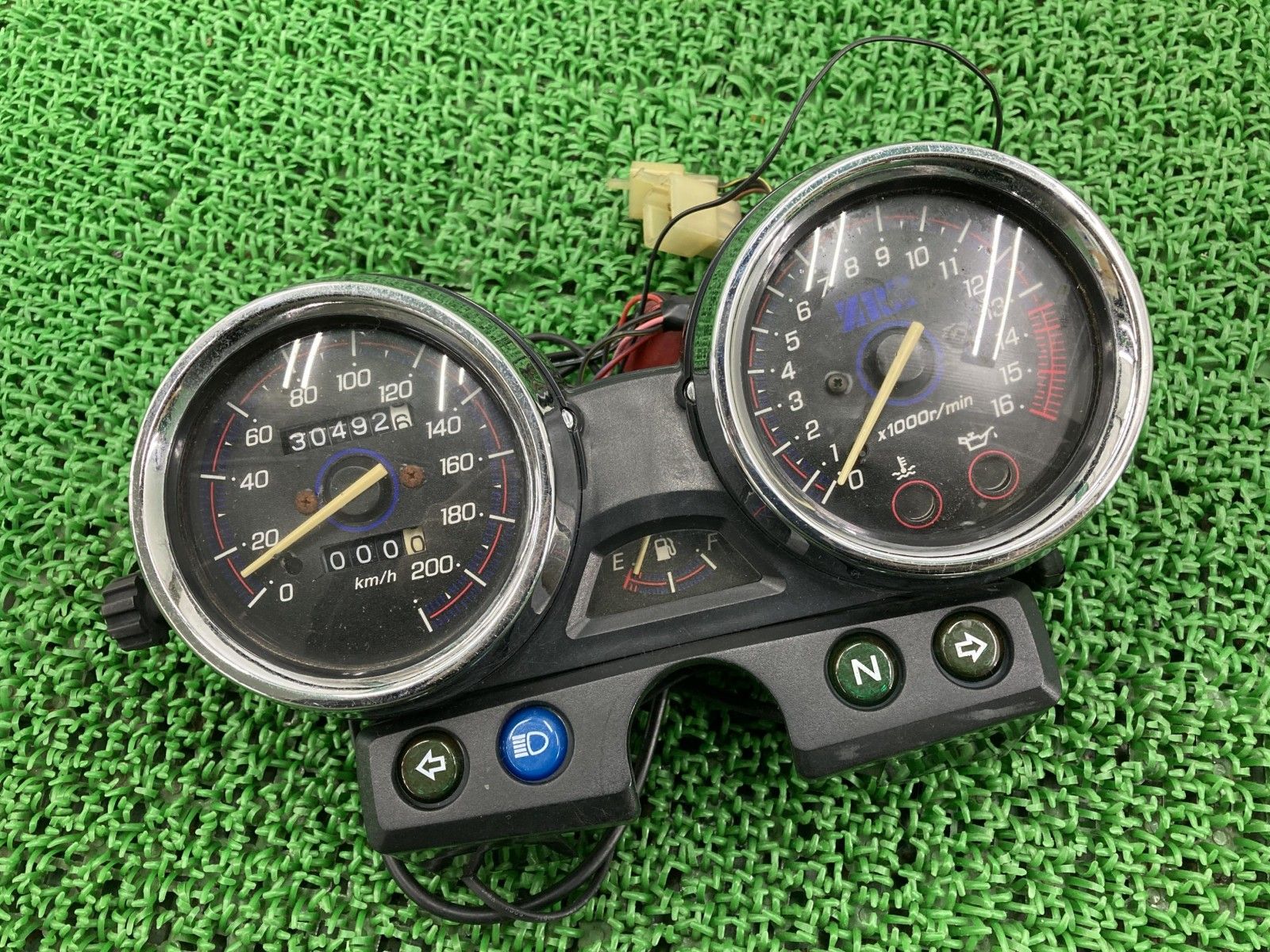 ZRX400 メーター カワサキ 純正 バイク 部品 1994年式外し ZR400E-011*** 割れ欠け無し 社外インナーパネル付き 30492km 【中古】 27 ZRX400 メーター カワサキ 純正 バイク 部品 1994年式外し ZR400E-011