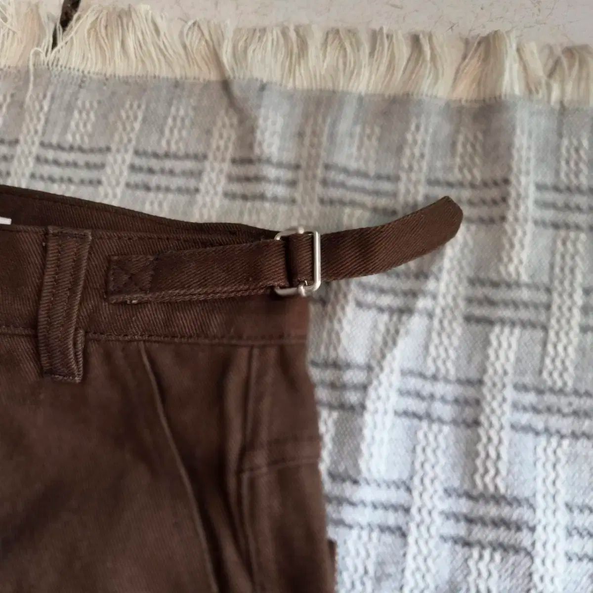 モノハ ブラウン