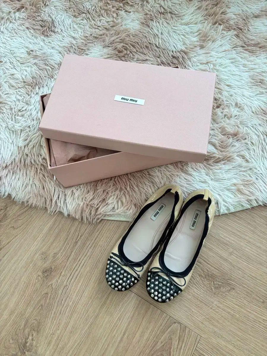 MIU MIU ミュウミュウ スタッズフラットシューズ