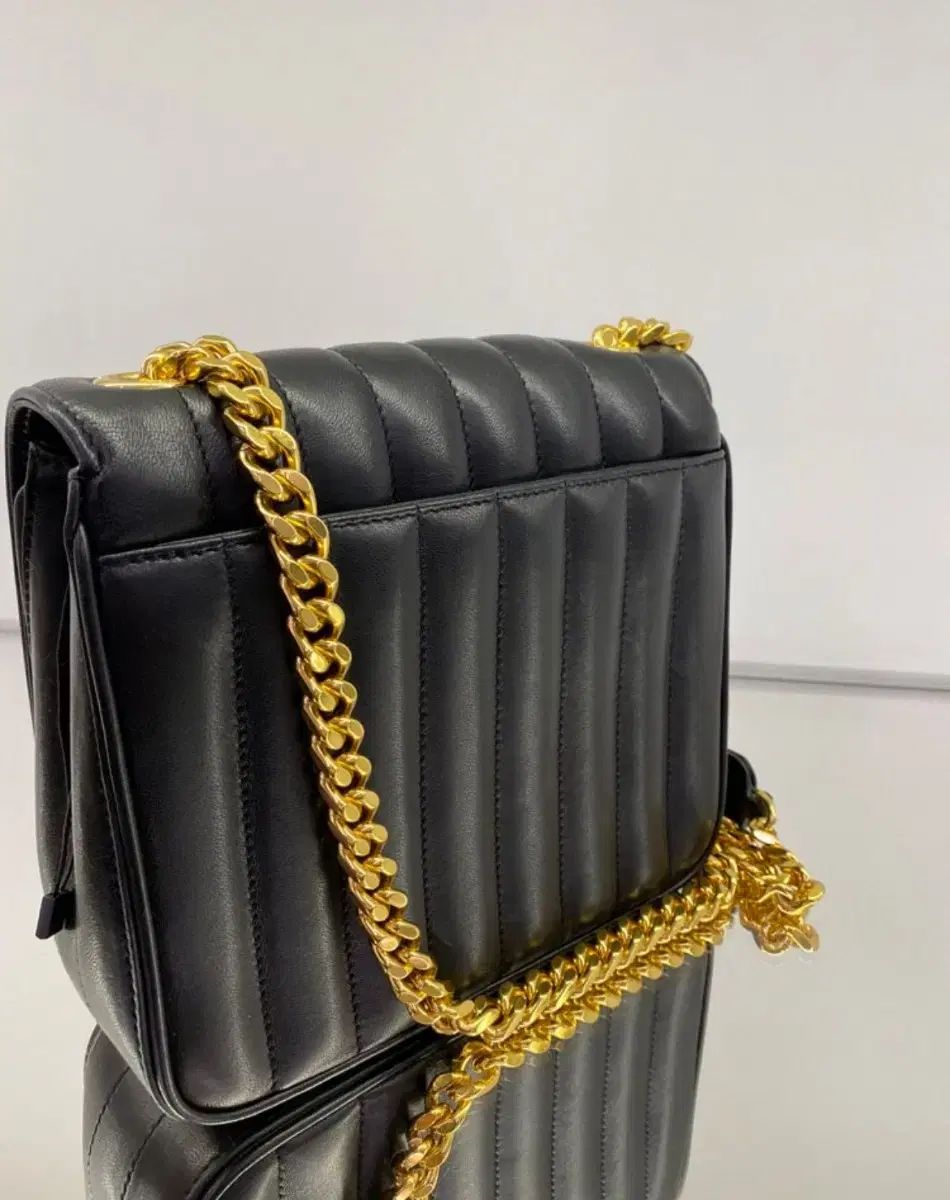 送料無料の商品多数！ Saint Laurent サンローラン ヴィキ チェーンバッグ ミディアム 絶妙 女性 レディース バッグ 夏のセール！