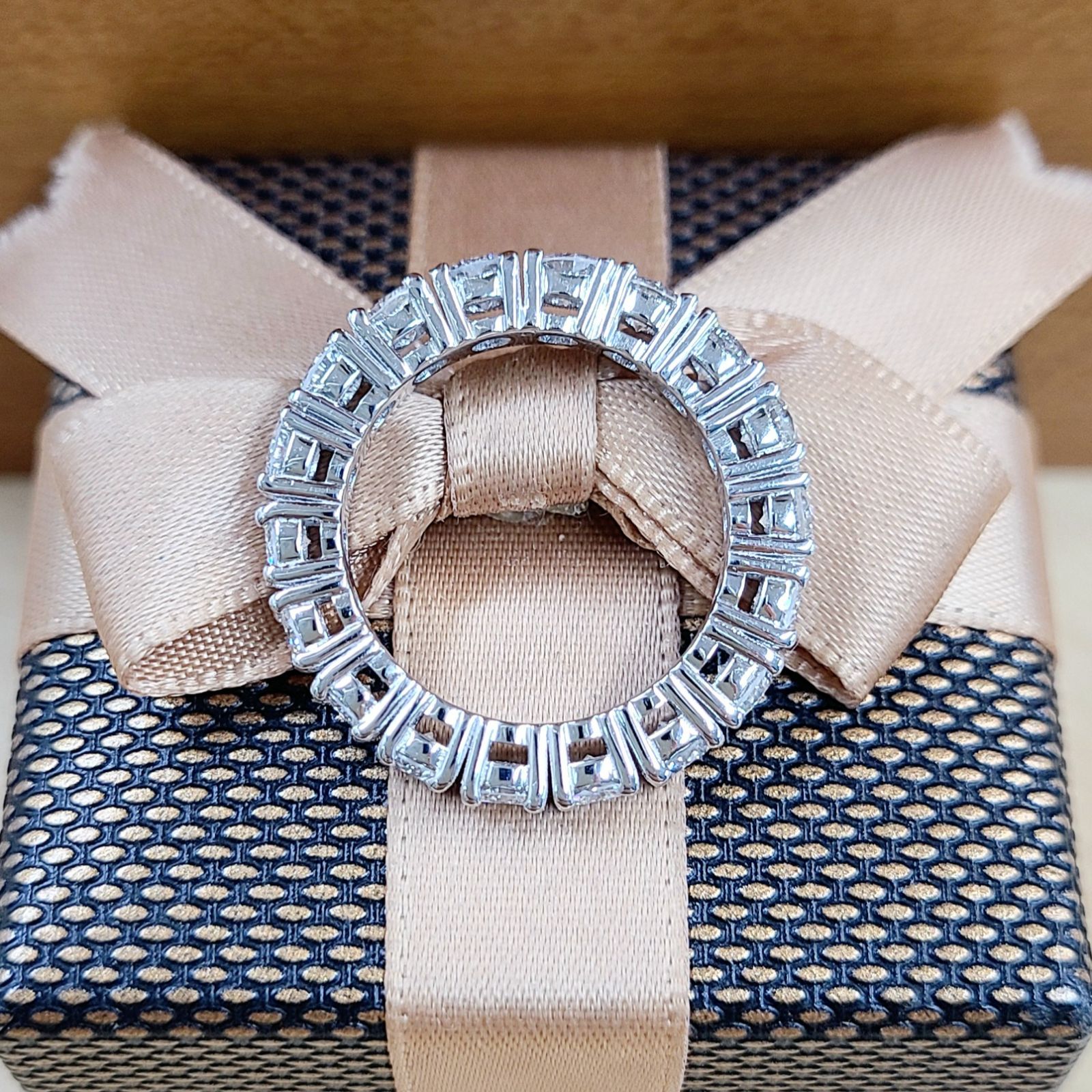 高品質！2.8ct ダイヤモンド K18 WG フルエターニティリング 鑑別書付  