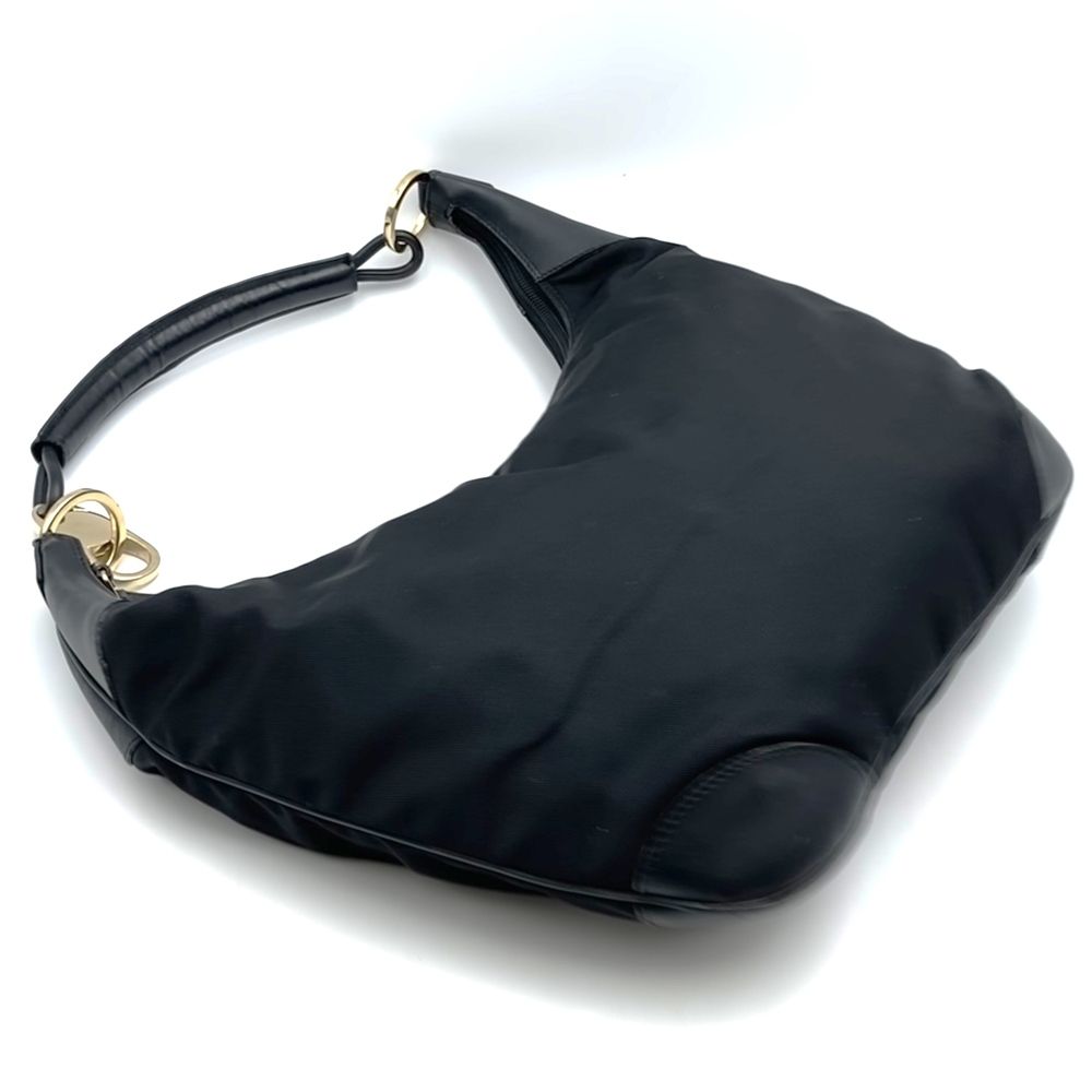 GUCCI ワンショルダーバッグ レザー 黒 GUCCI グッチ バッグ 日本未発売 625571 GGエンボス ブラック