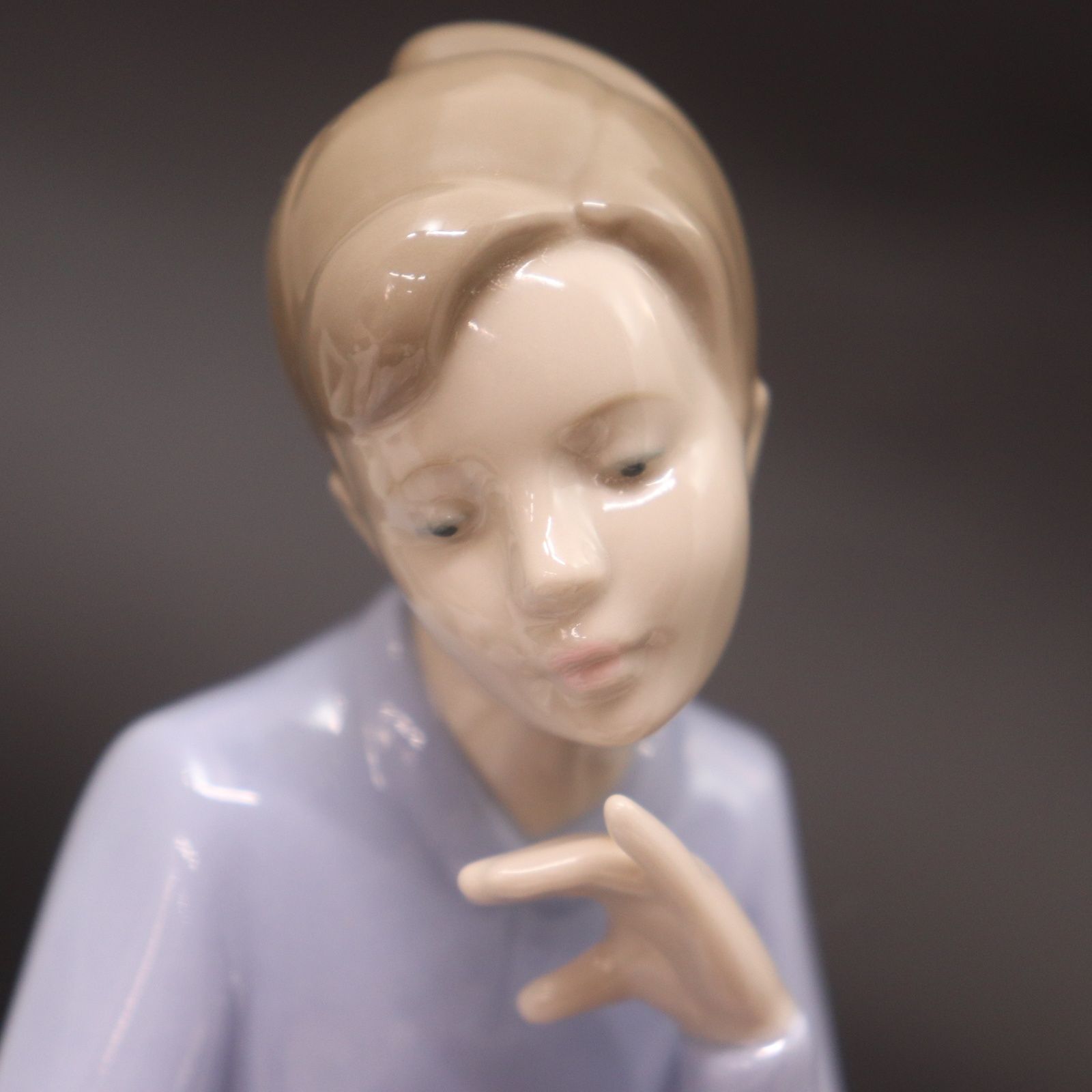 ITUVP9J9QOSG NAO ナオ 子猫と遊ぶ 少女 1355 陶器 陶磁器人形 オブジェ フィギュリン インテリア 飾り リヤドロ姉妹ブランド WWW_IBETON_RU