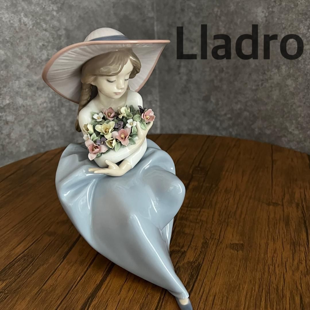 国内外の人気！ 美品 LLADRÓ リヤドロ 人形 花の香りにつつまれて 少女