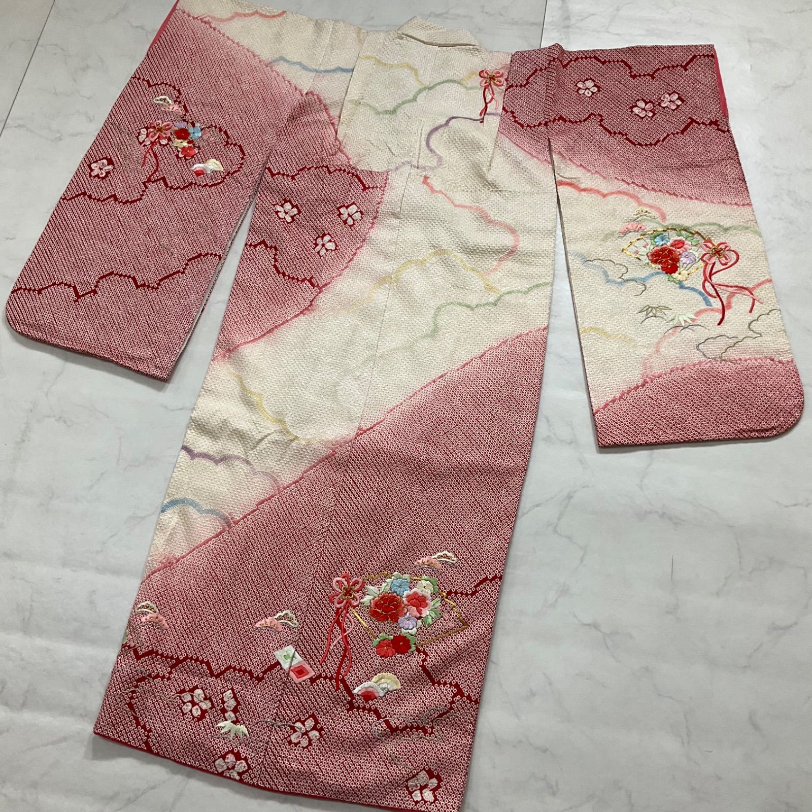 同然◆5歳くらい用◆女の子着物◆正絹◆子供着物◆刺繍◆襦袢付き◆七五三◆袷◆裄52㎝肩丈126㎝◆七五三お詣り女の子着物こどものひお正月卒業式十三詣り◆G309