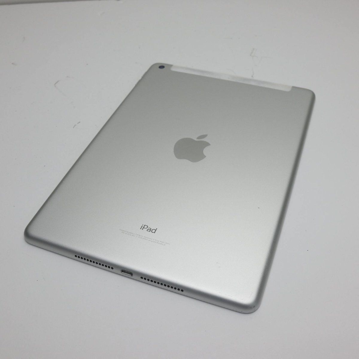 美品 SIMフリー iPad 第5世代 32GB シルバー タブレット 白ロム 即日 