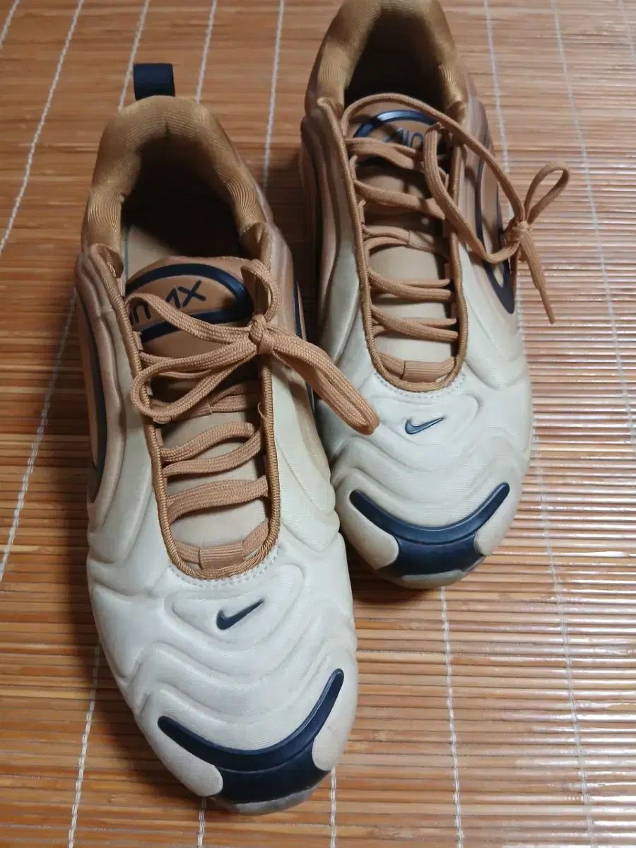NIKE ナイキ エアマックス 720 スニーカー