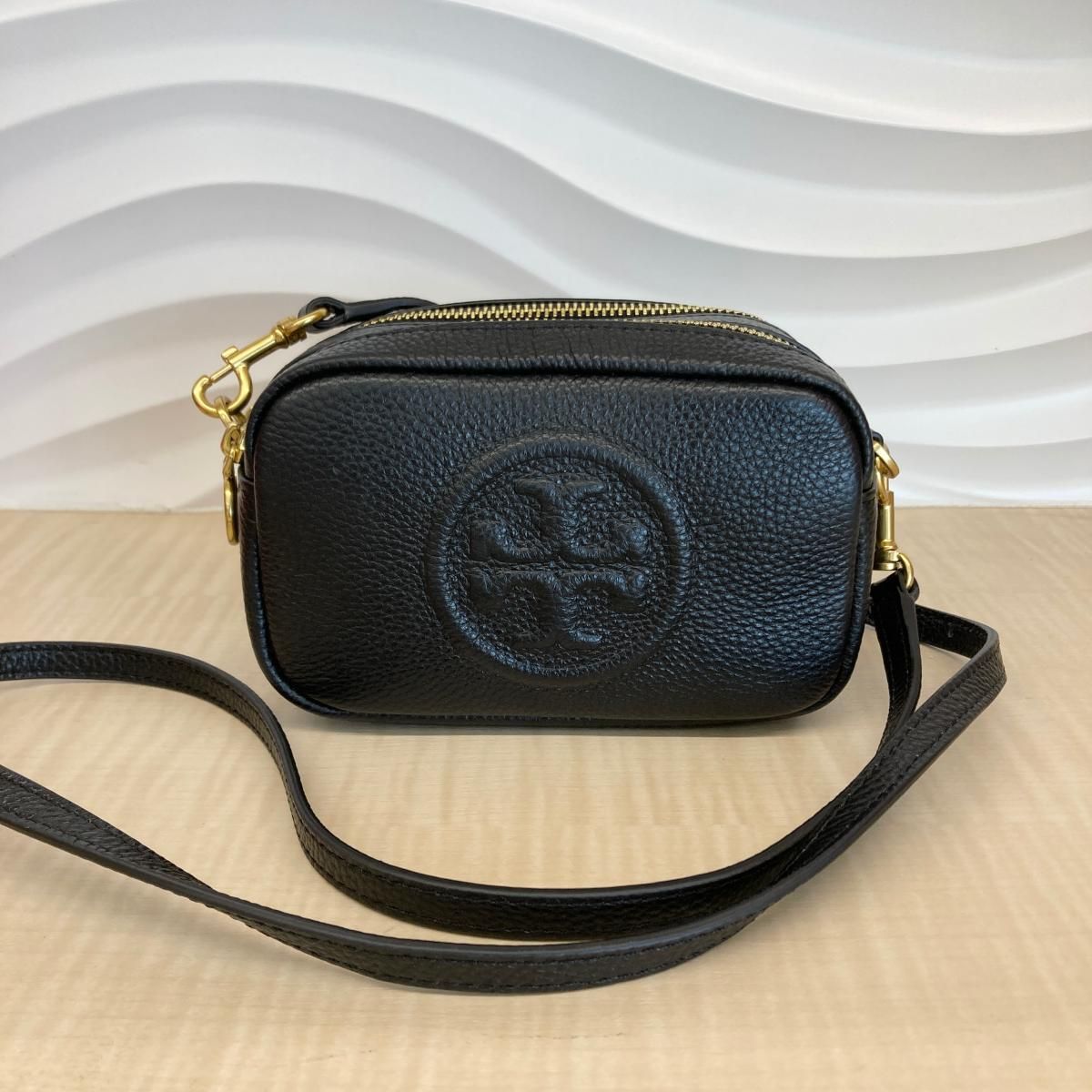中古】 TORY BURCH （トリーバーチ） PERRY ﾐﾆｼｮﾙﾀﾞｰ ｶﾒﾗﾊﾞｯｸﾞ バッグ 