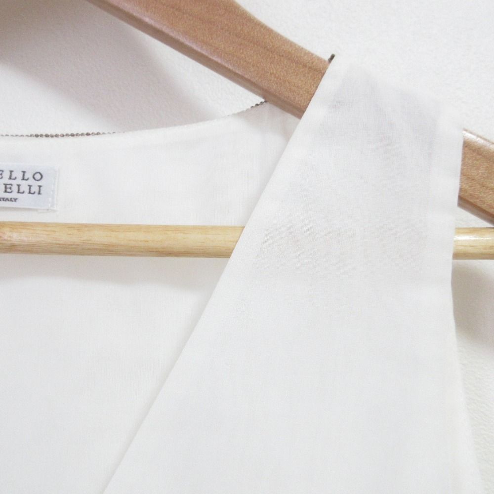 美品 BRUNELLO CUCINELLI ブルネロクチネリ モニーレ チェーン ノースリーブ Vネック コットンシアーブラウス シャツ S ホワイト レディース 古着 中古 美品 BRUNELLO CUCINELLI ブルネロクチネリ モニーレ チェーン