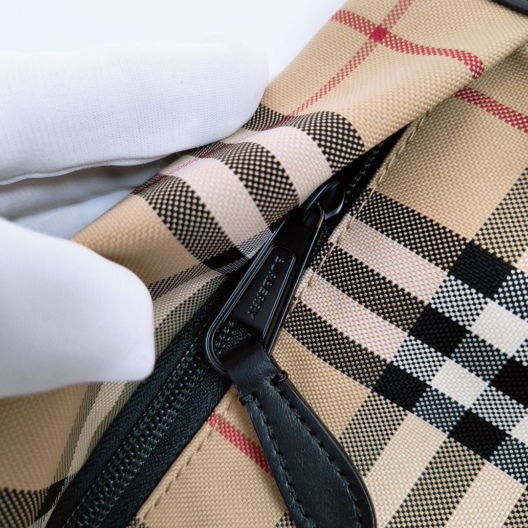 【新品未使用】BURBERRY スリム ベルトバッグ バーバリー チェック 新品未使用】BURBERRY スリム ベルトバッグ バーバリー チェック