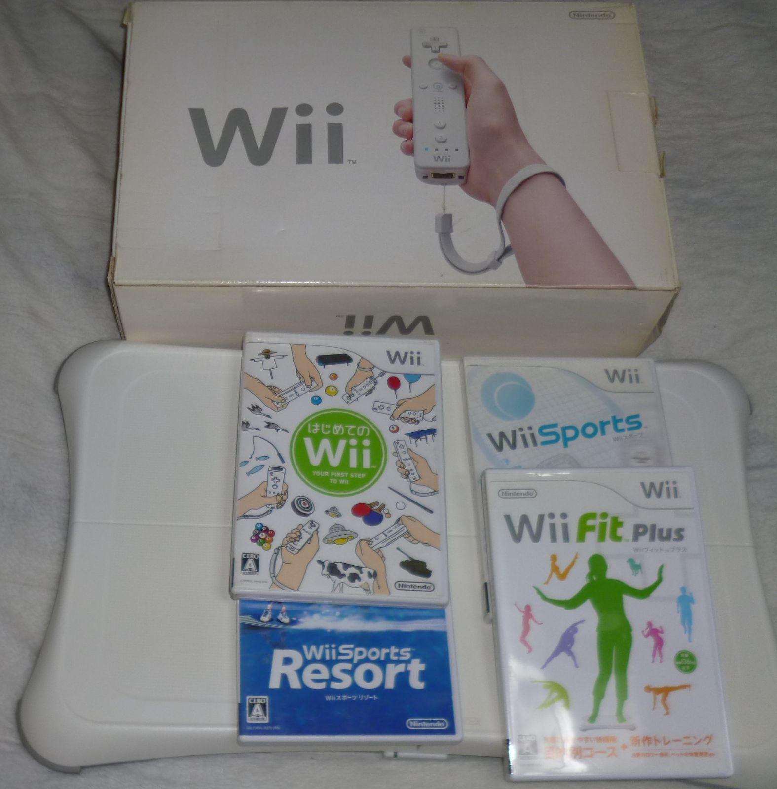 wii 本体&wii fit ＆ソフト３枚　セット 値下げ)【訳アリ】Wii本体 Wiiフィット ソフト セット - メルカリ