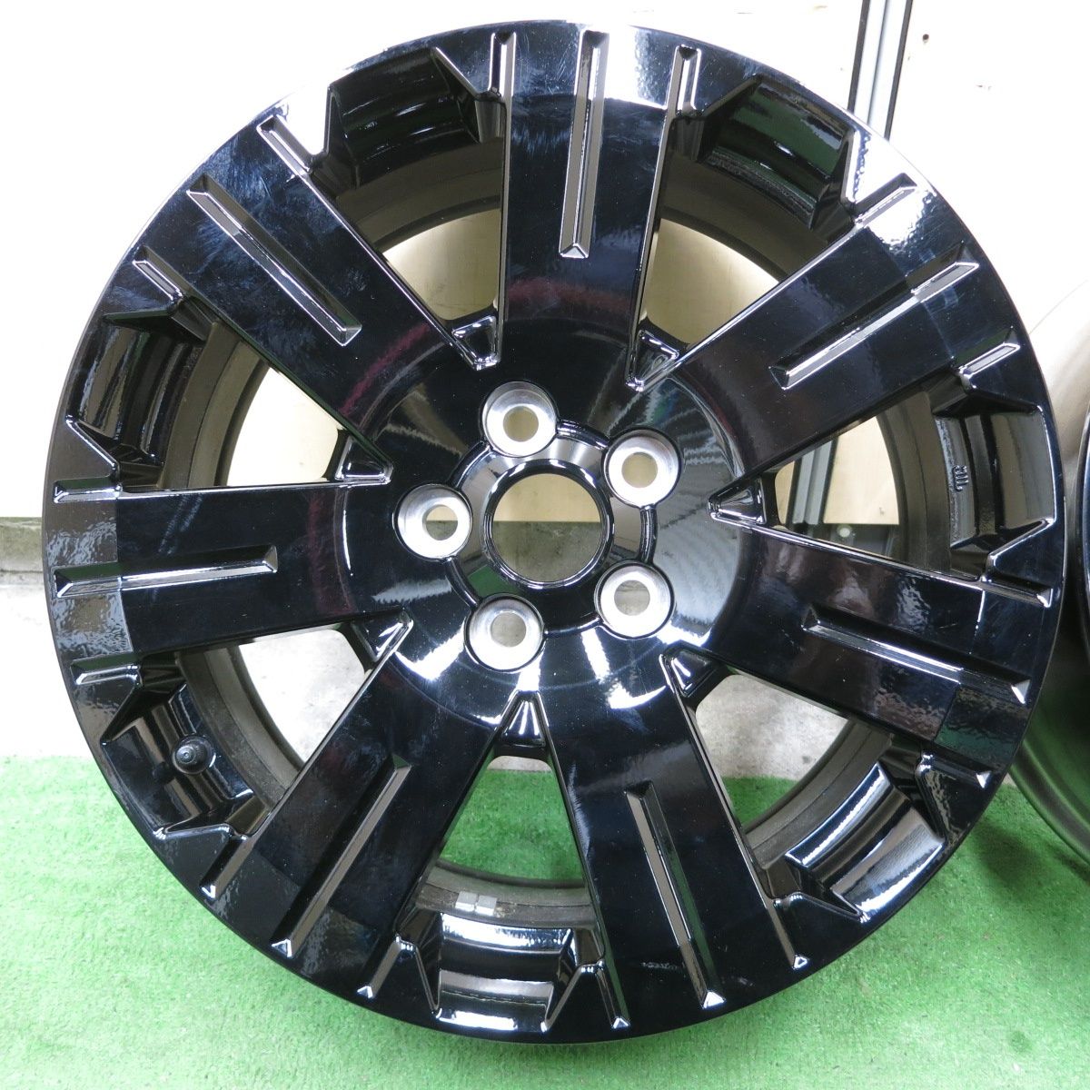 ☆新品☆ デリカD5 純正 シャモニータイヤ ホイール4本セット　新車外し品 デリカD 5 シャモニー 純正 タイヤホイール4本セット 新車外し 送料