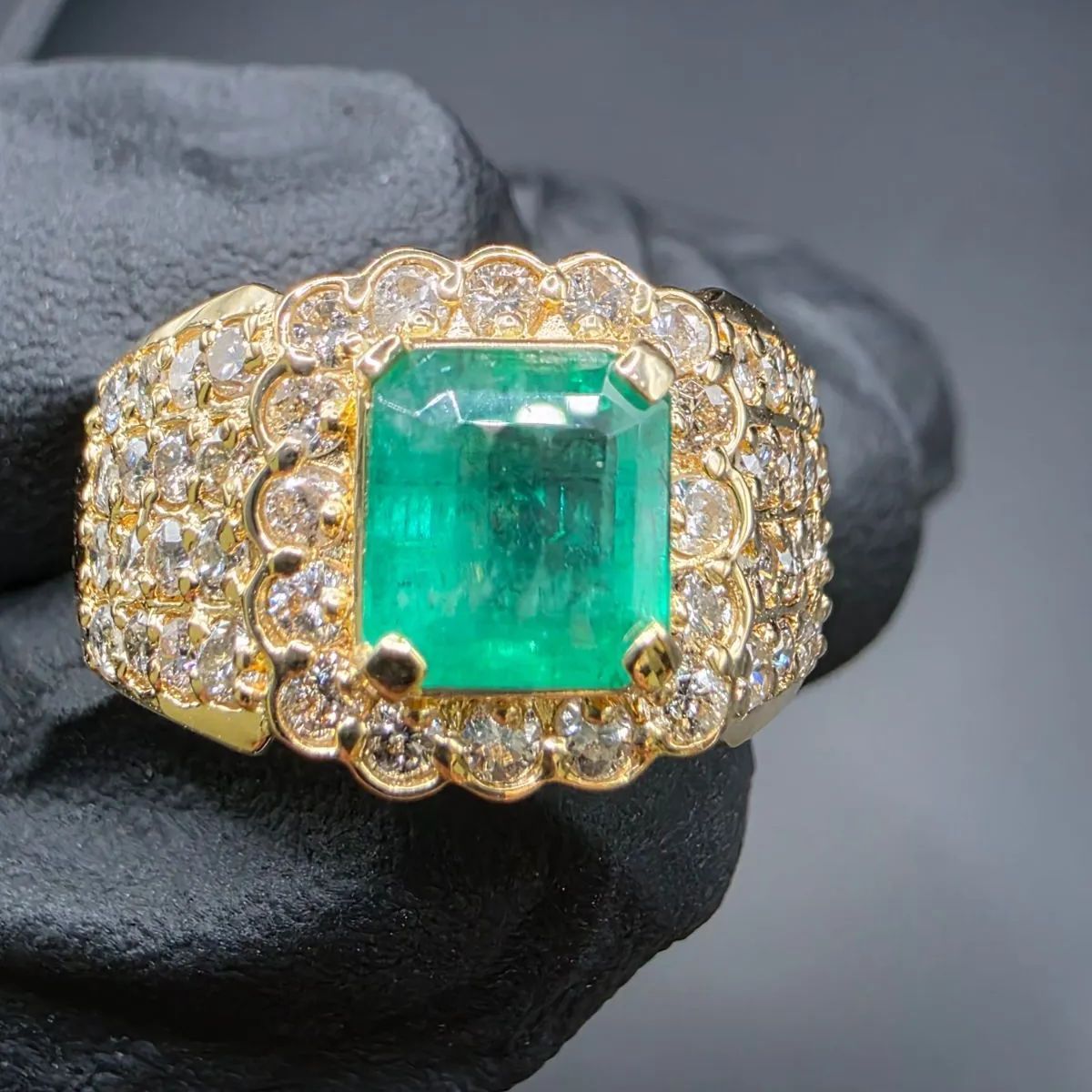 Maxi k18 エメラルドカット ダイヤモンド リング　1石ダイヤ欠け　8号 Maxi k18 エメラルドカット ダイヤモンド リング 1石ダイヤ欠け 8号