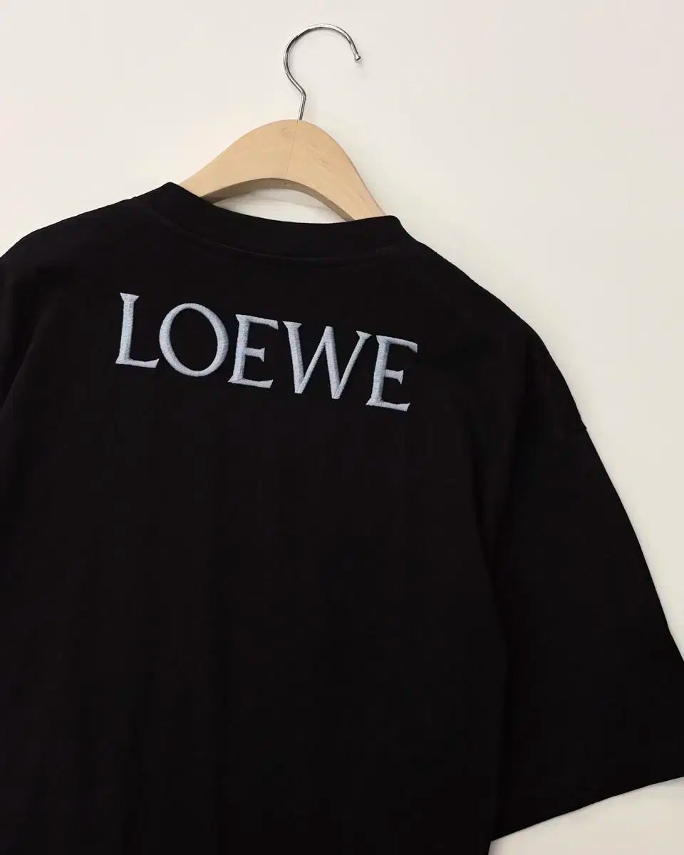 LOEWE ★ フローラル刺繍 Tシャツ LOEWE Floral Stretch Cotton Loose-Fit T-Shirt | Saks Fifth