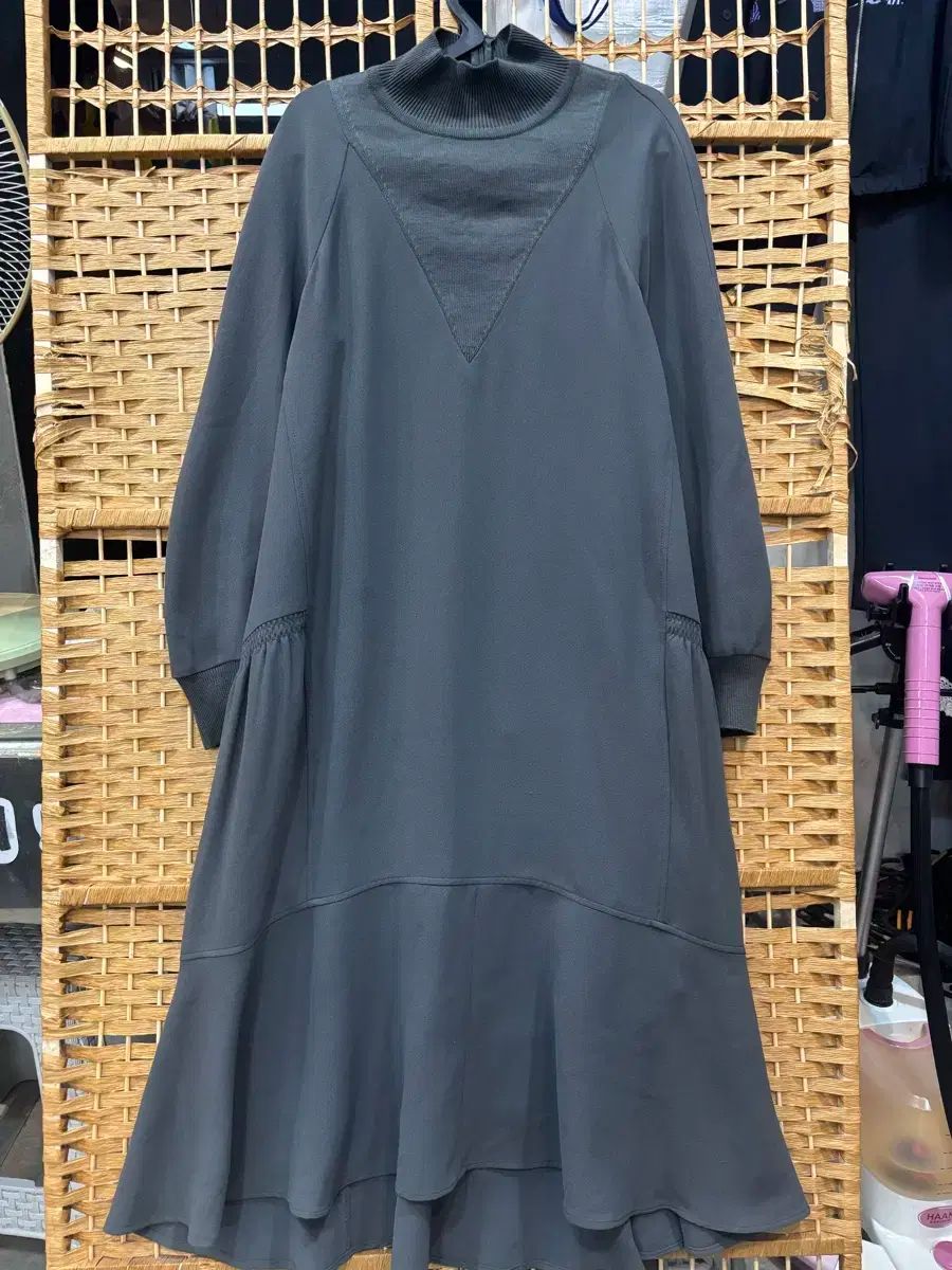 極美品 23/AW オールセインツ　ツイストVネックニットワンピース　リブ 極美品 23/AW オールセインツ ツイストVネックニットワンピース リブ