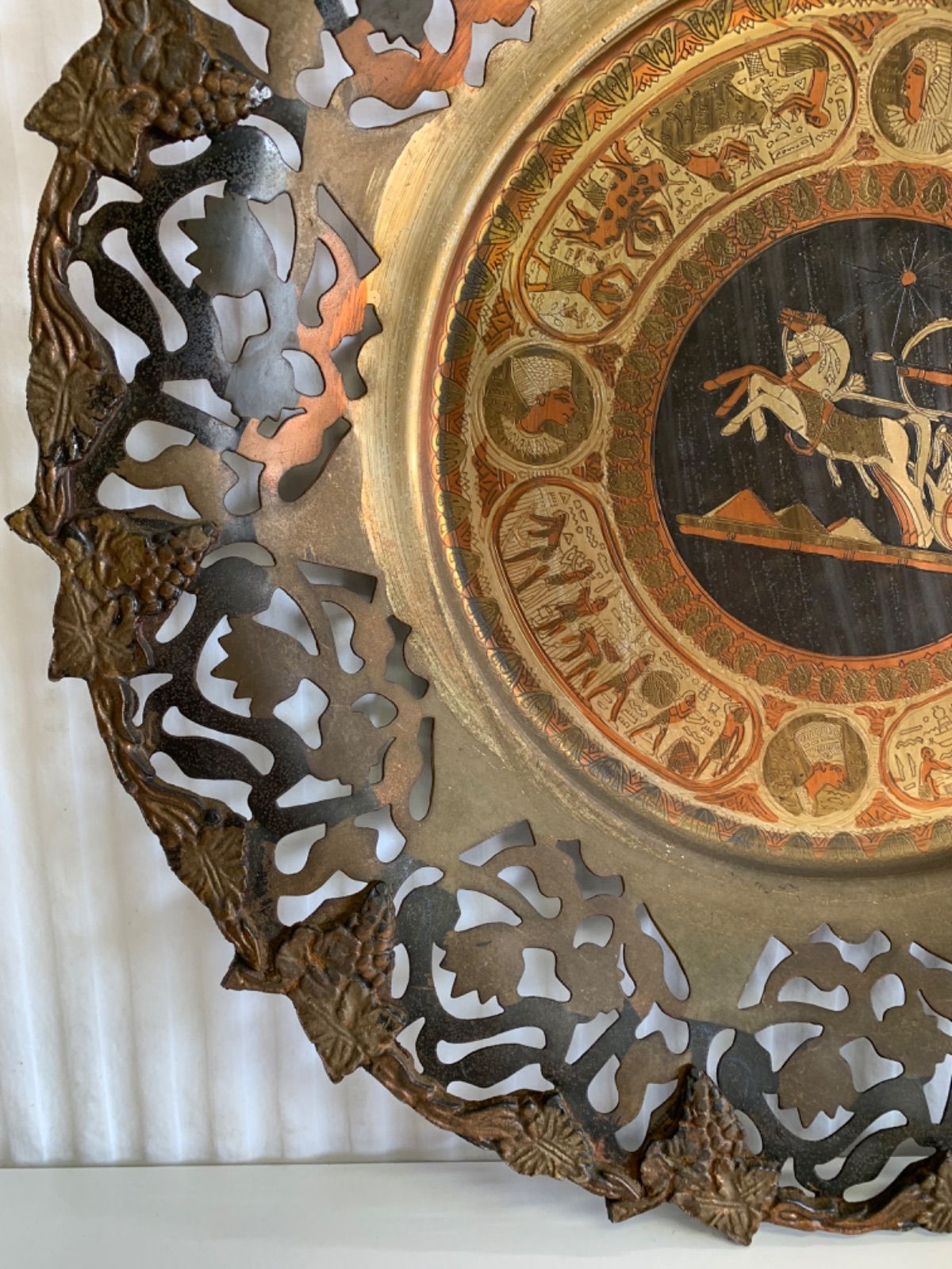 2 エジプト　大皿　壁掛け　プレート　飾り皿　金属製 エジプト 金属皿 大皿 飾り皿 アンティーク風 壁飾り インテリア