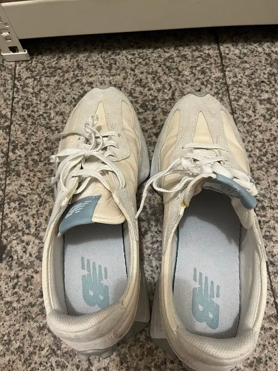 270 ニューバランス 327