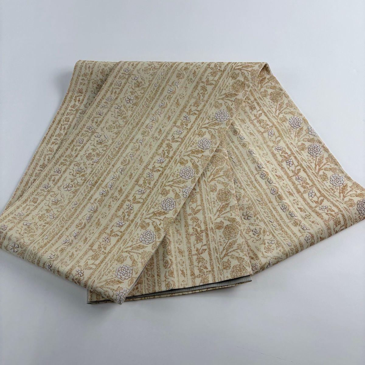極美品　夏帯　袋帯　絽綴れ　花文様　日本刺繍　正絹　お太鼓柄　白煉色　使用感なし 袋帯 秀品 夏帯 絽 草花 相良刺繍 金彩 クリーム お太鼓柄 正絹