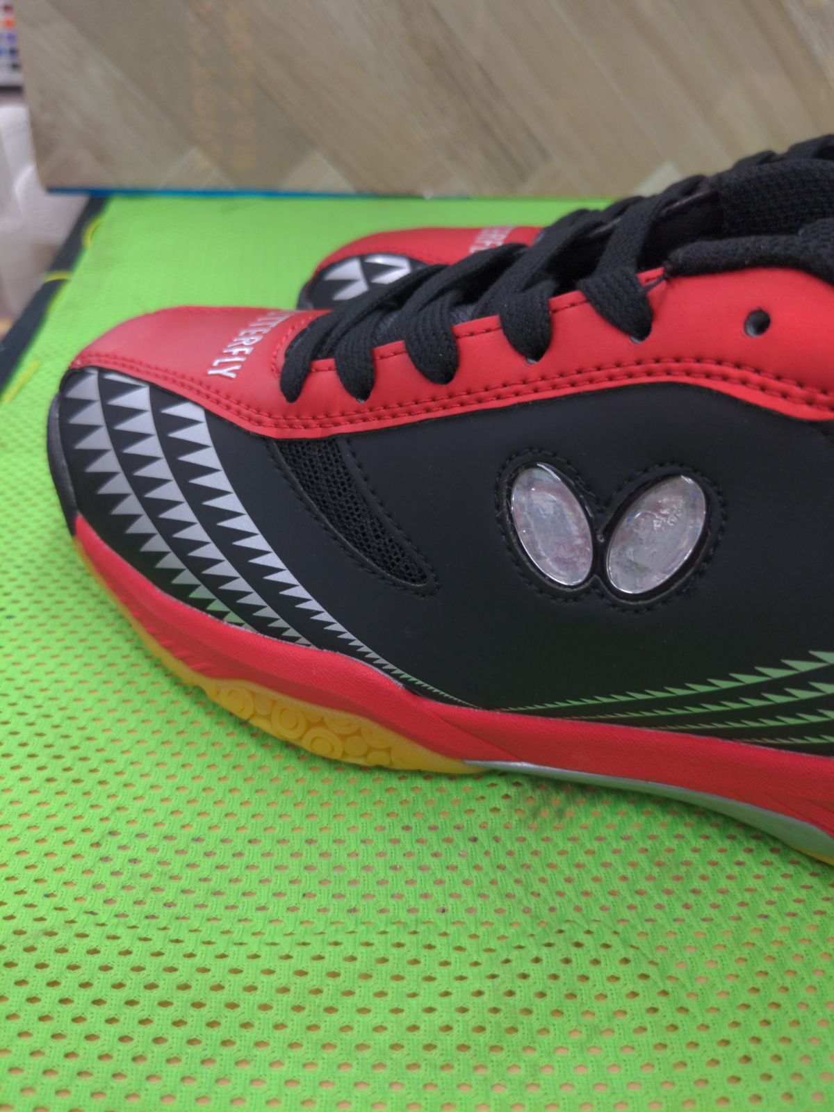 卓球シューズ バタフライのレゾライングルーヴィー 楽天市場