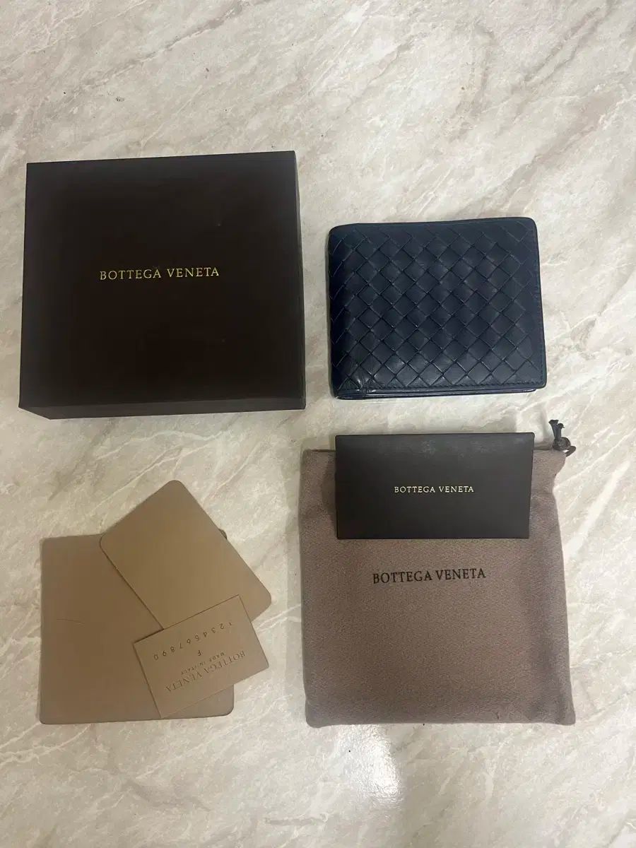 Bottega Veneta(ボッテガヴェネタ) 二つ折り財布 付属品完備 s レベル