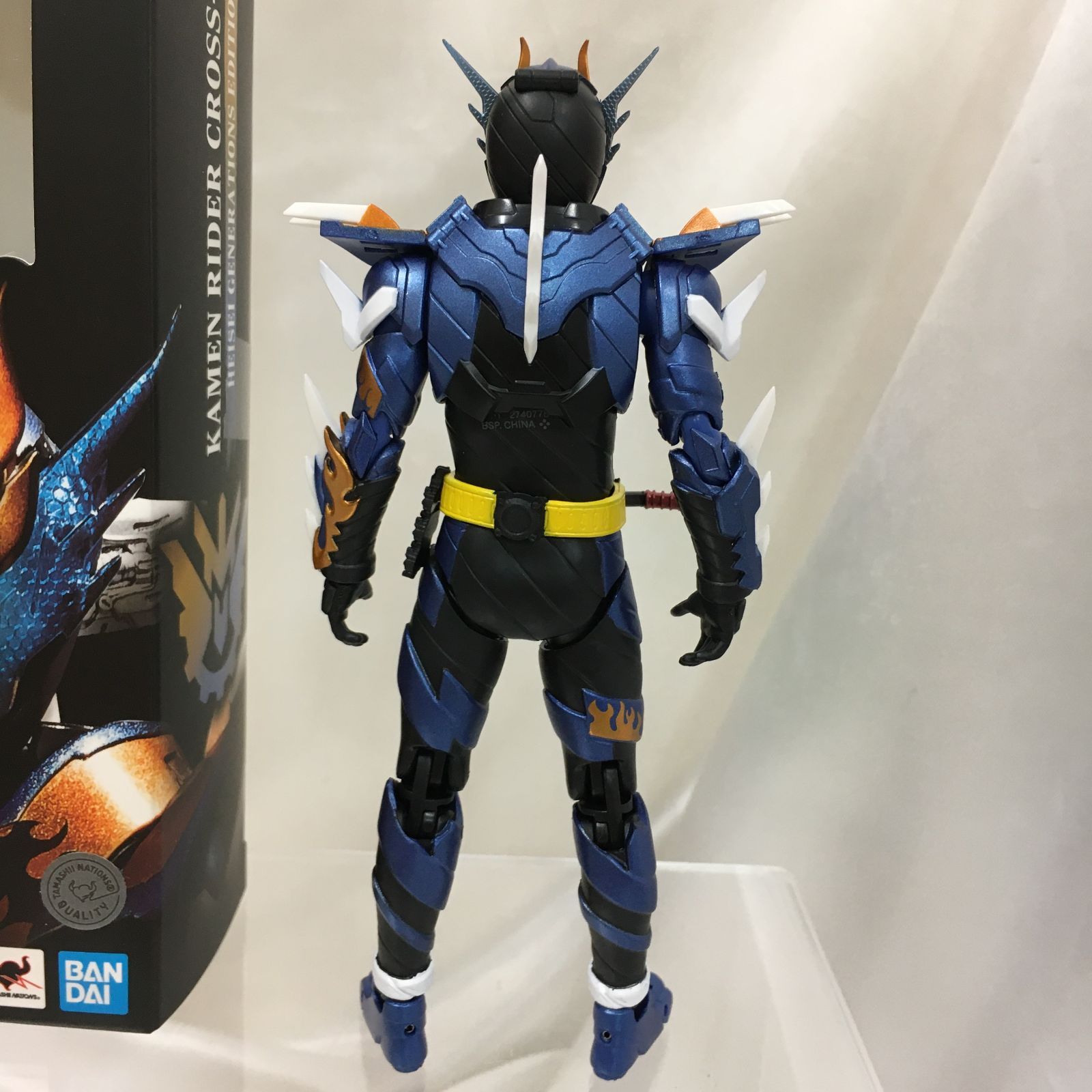 仮面ライダークローズ　フィギュアーツ 平成ジェネレーションエディション Amazon.co.jp: TAMASHII NATIONS S.H.フィギュアーツ 仮面
