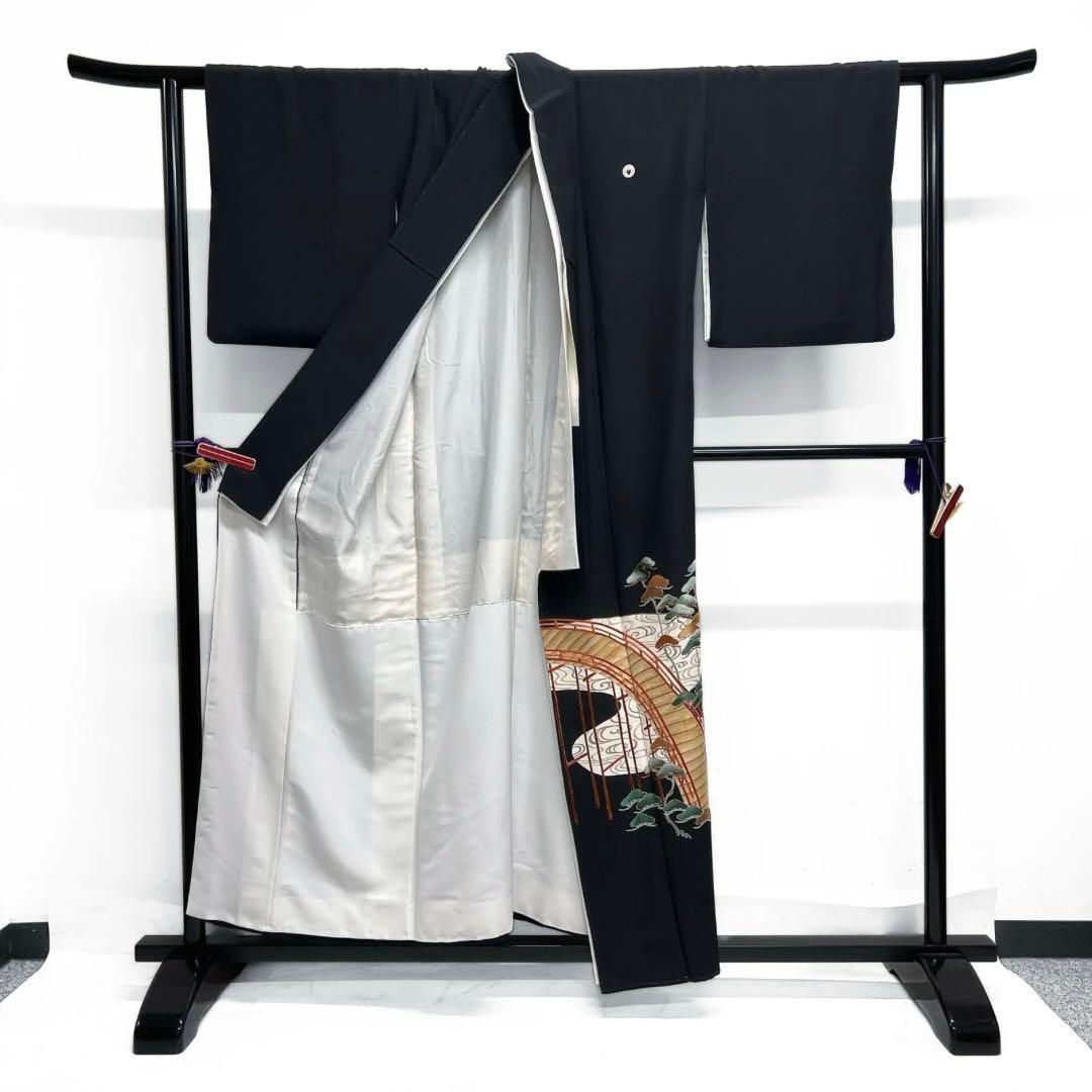 黒留袖 五つ紋 比翼付き 金駒刺繍 八ツ橋 観世水 松 着物 094b d