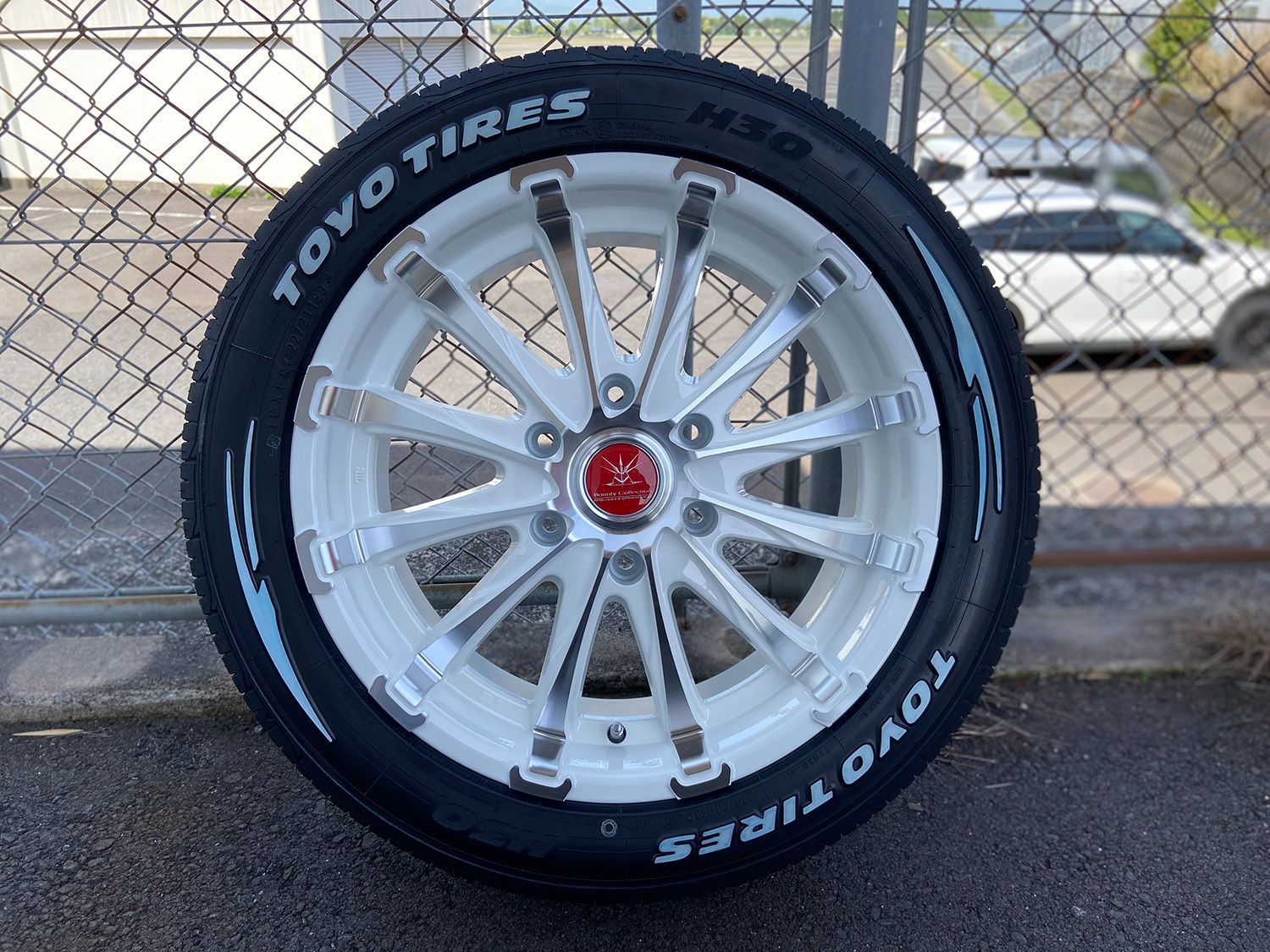 車検対応/バン適合規格 200系ハイエース レジアスエース タイヤ 
