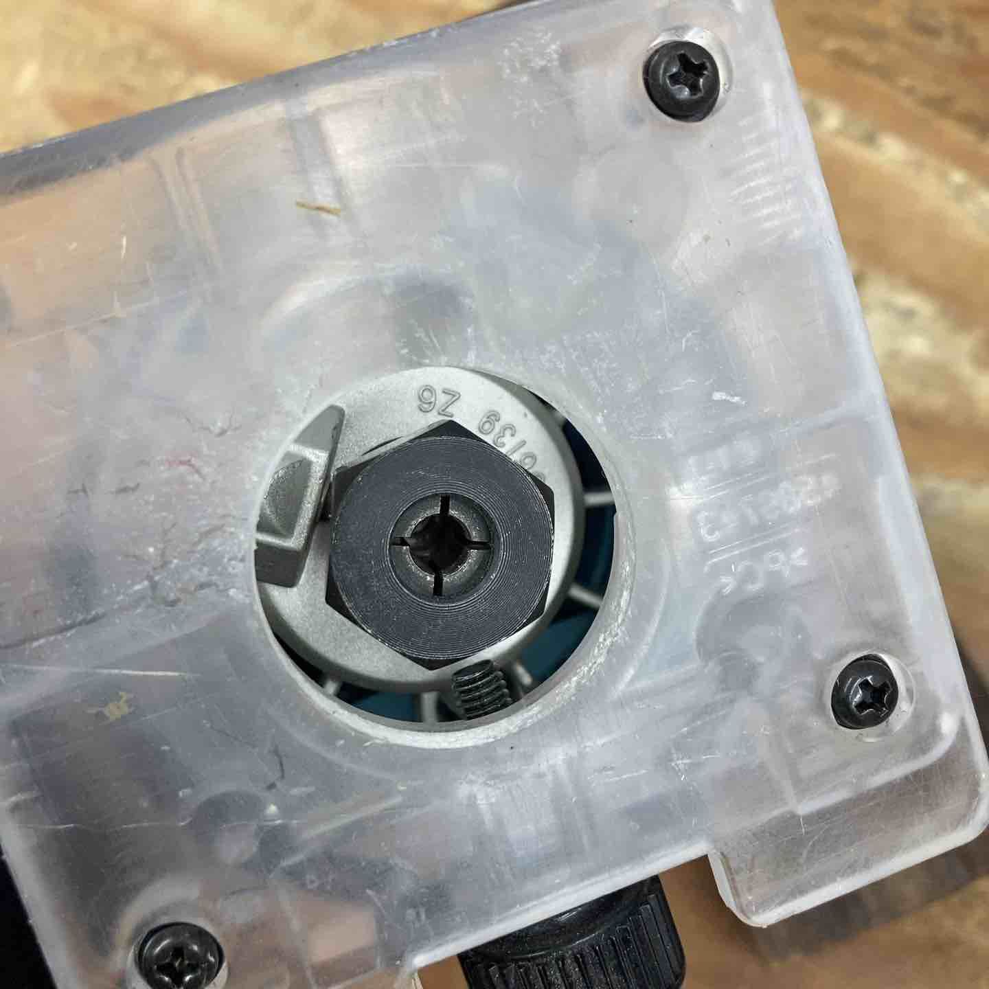 makita コードレストリマー