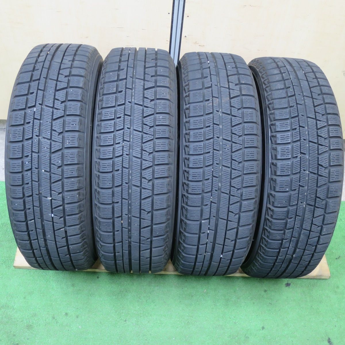 バリ溝！9.5分☆スタッドレス 175/65R14 ヨコハマ アイスガード iG50 