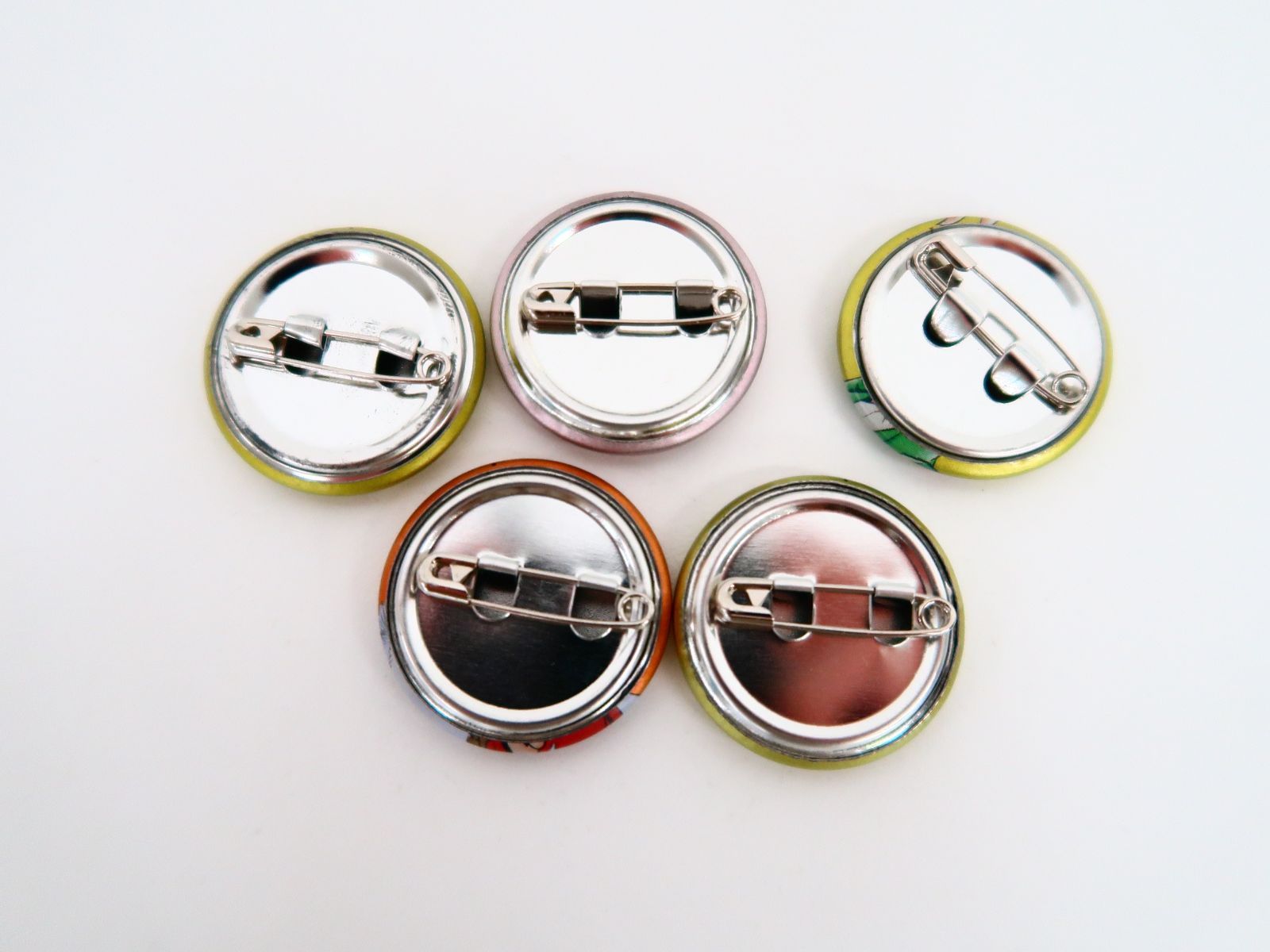 2001年SUMMER 小学館コミックフェア 缶バッジ 5個セット - メルカリ 