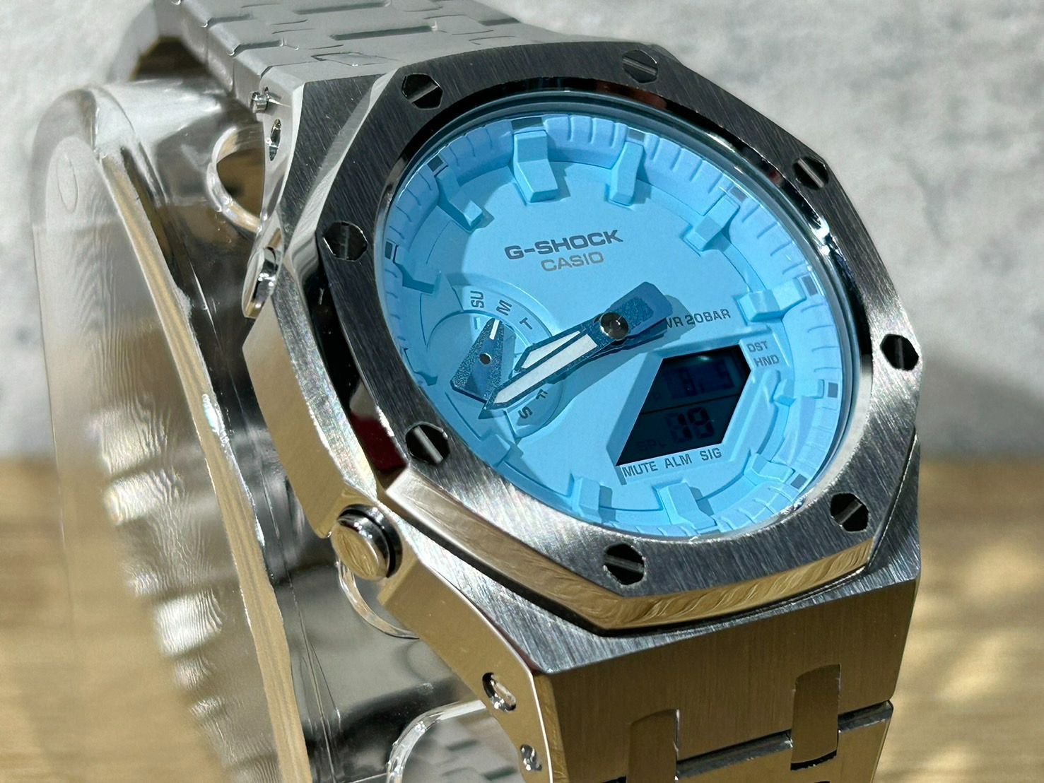 カシオ Gショック シルバーメタル ブルー文字盤 GA2100-2A2