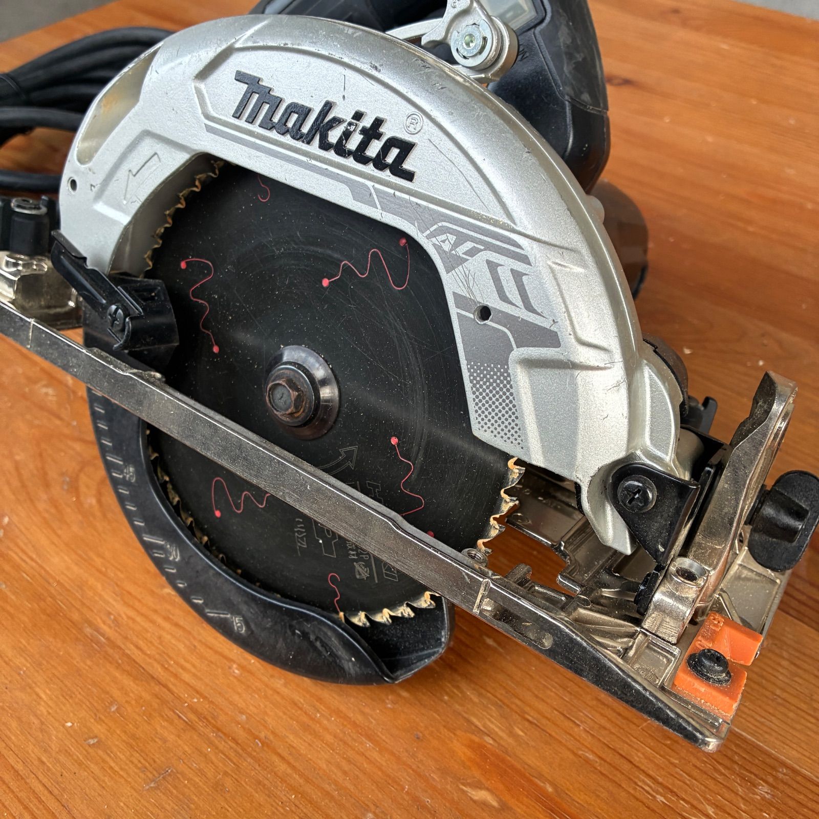 電動丸ノコ HS6301