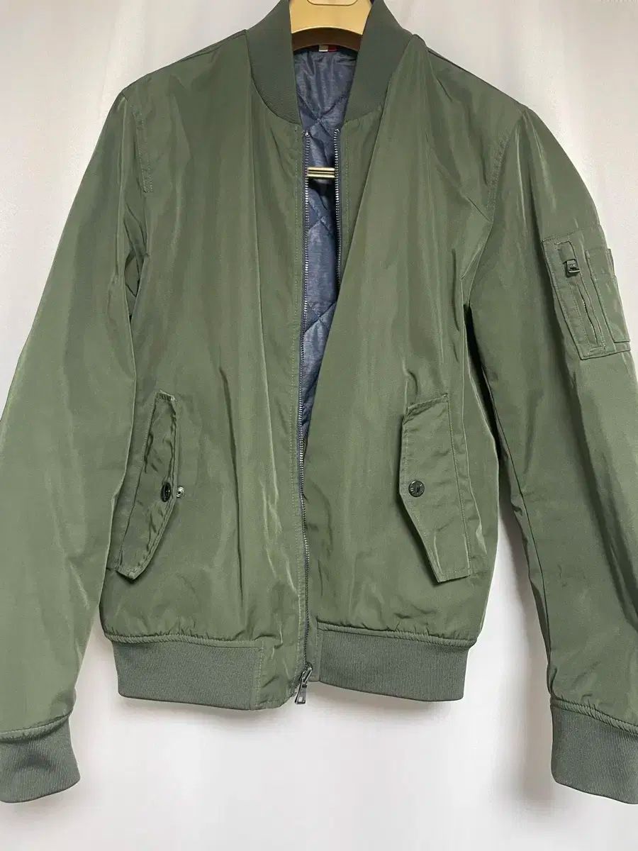 TOMMY HILFIGER（トミーヒルフィガー）の「ライトウェイトボンバー