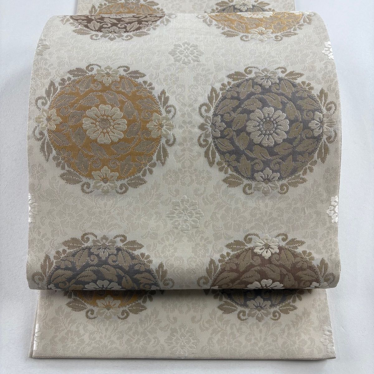公式ファッションブランド通販サイト 袋帯 【中古 正絹 六通 灰茶 唐織 金通し 花唐草 華文 秀品 着物・浴衣