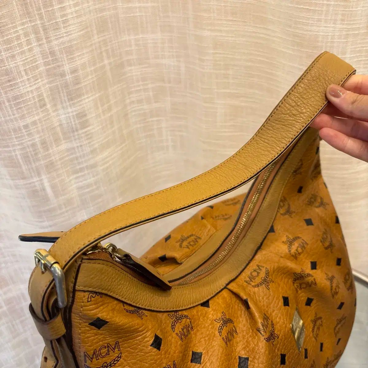 1000円以上送料無料。 正規品 MCM 黄土 ヴィセトス ショルダバッグ 最安値に挑戦。