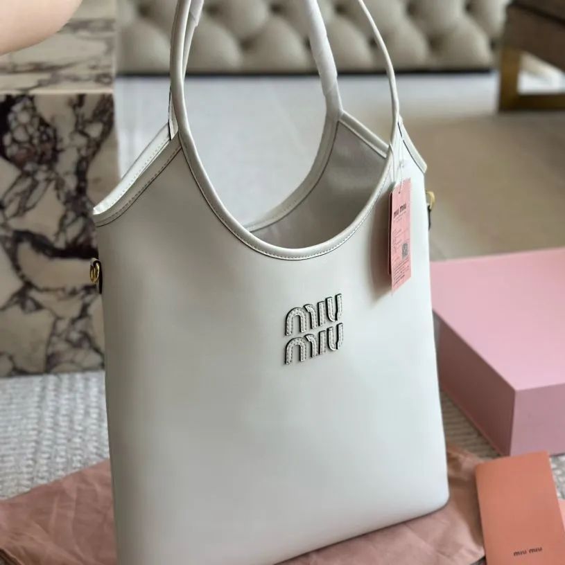 miumiu  tote   新品未使用   バッグ