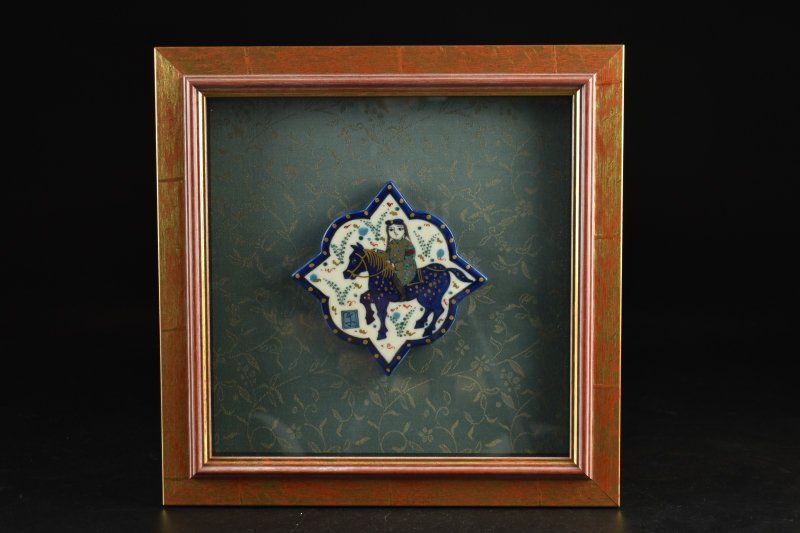 蔵A5505h 幸兵衛窯 ペルシア色絵騎馬人物文 陶板額装 加藤卓男