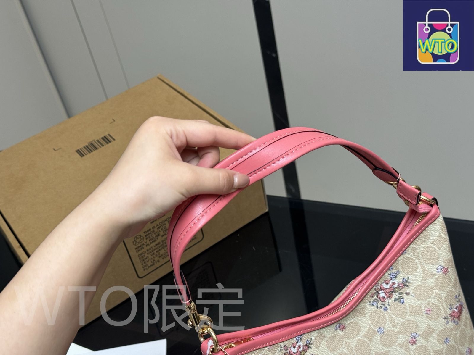 今日WTO】Coach コーチ ローレル ホーボー ストリートバッグ