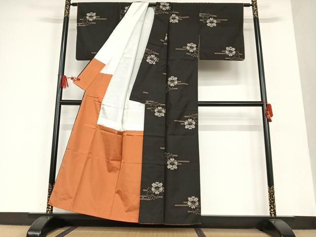 平和屋着物○本場大島紬 泥染め 9マルキ 総絣 地空 工霞花文 正絹 逸品