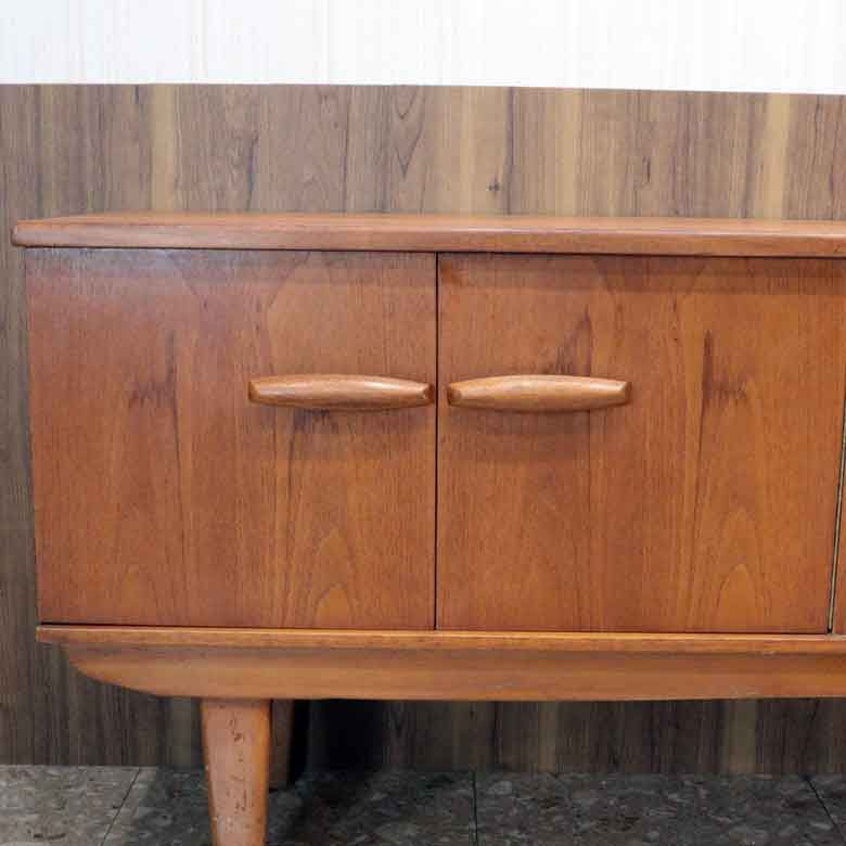 Jentique サイドボード ヴィンテージ イギリス ローキャビネット Jentique サイドボード ヴィンテージ イギリス ローキャビネット