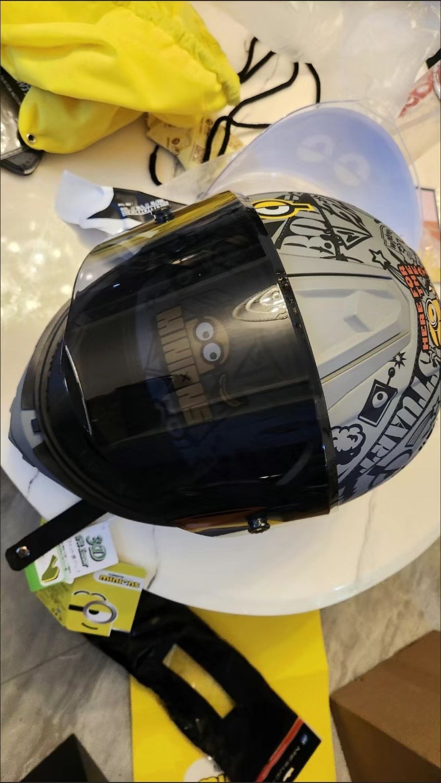 Minionsバイクヘルメット