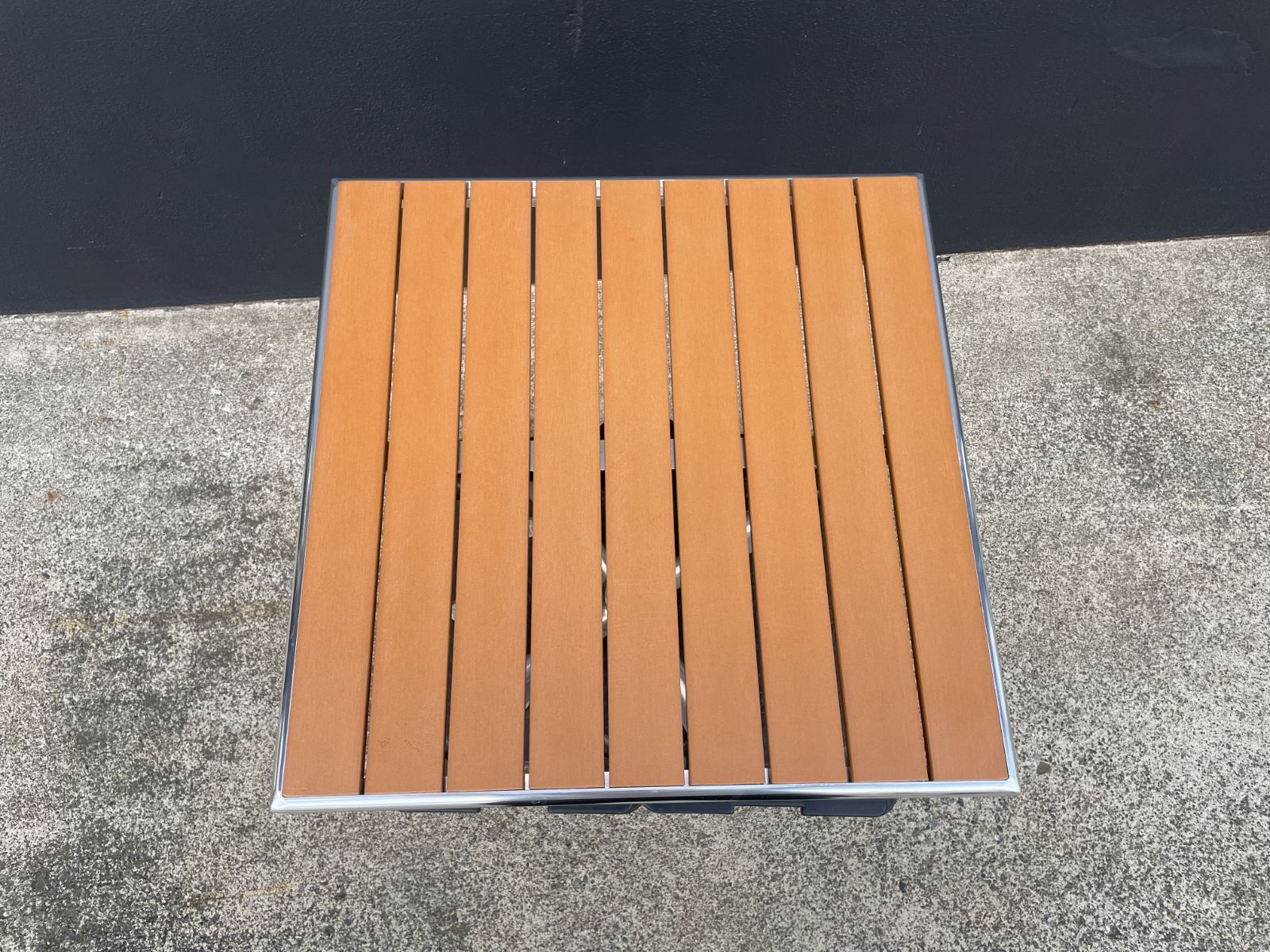 サイド ブラウン