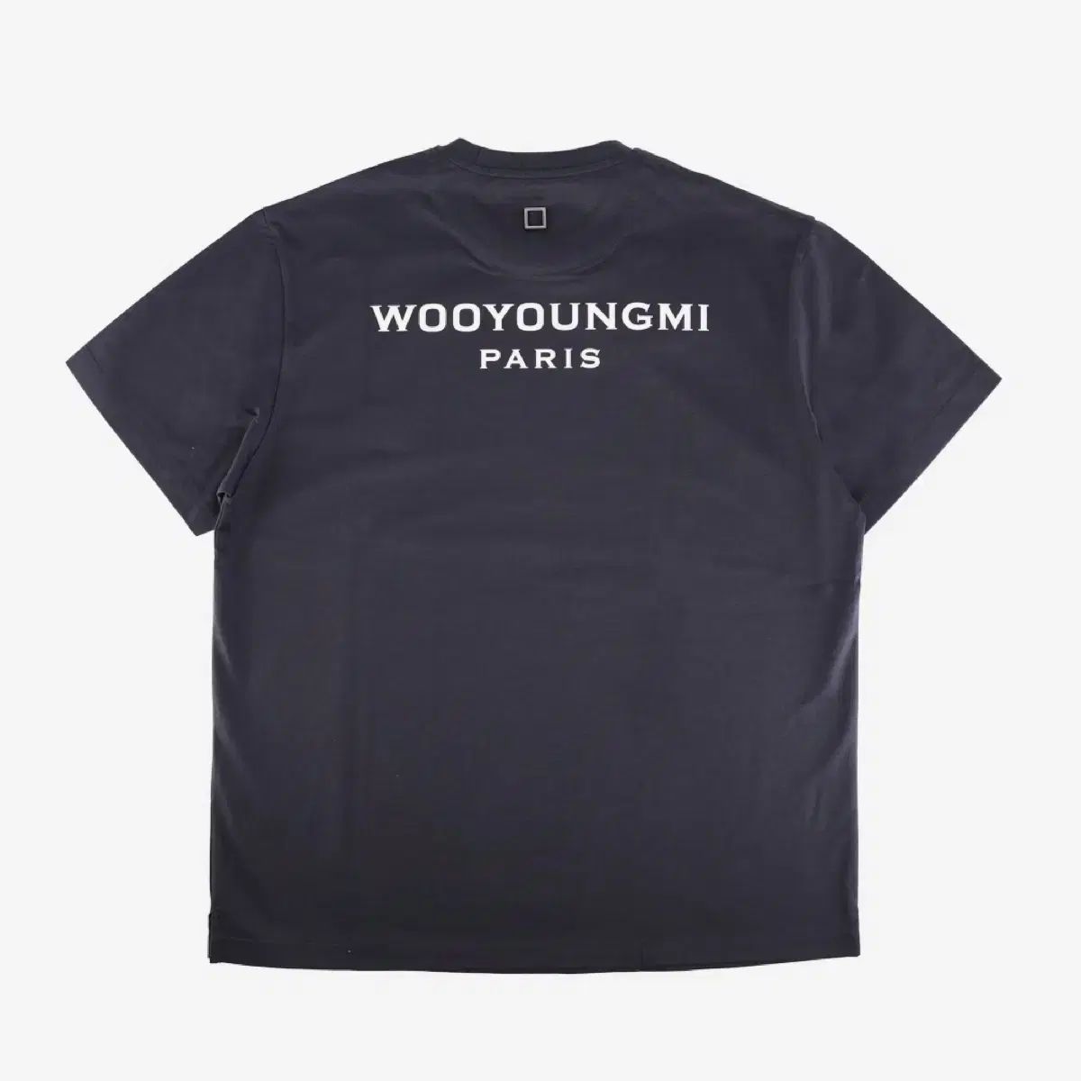 【雷市場（ポンジャン）商品韓国直送】 新品 WOOYOUNGMI(ウーヨンミ) ダークグレー バックロゴ 半袖Tシャツ 50 サイズ