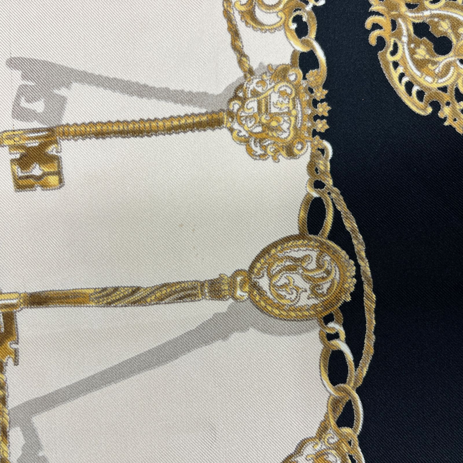 90s Christian Dior メデューサ 女神 スカーフ 銀 シルバー 中古】Christian Dior クリスチャンディオール アクセサリー