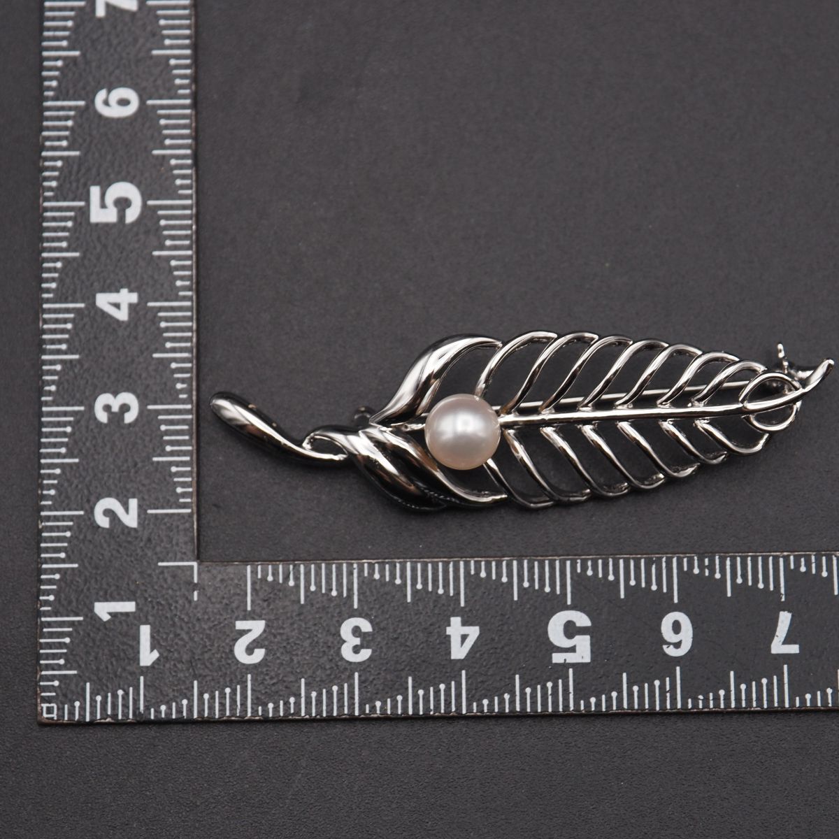 高島屋購入品 箱あり SILVER刻印 ブローチ パール リーフデザイン B371 本真珠 7mm珠 パール SILVER刻印 ブローチ リーフ デザイン