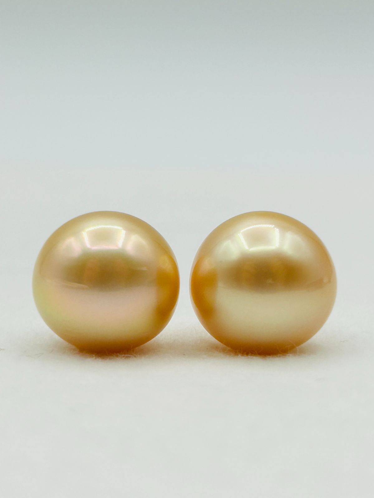 南洋白蝶真珠パールルース 両穴 15×13mm ナチュラルゴールドカラー