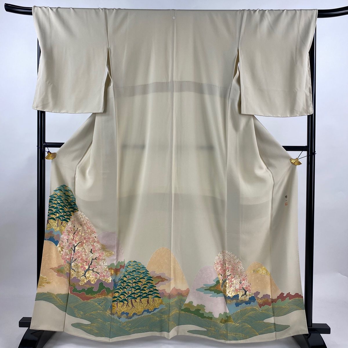 色留袖 身丈162.5cm 裄丈68.5cm L 袷 落款 枝梅 波 金糸 金彩 ベージュ 正絹 秀品 一つ紋