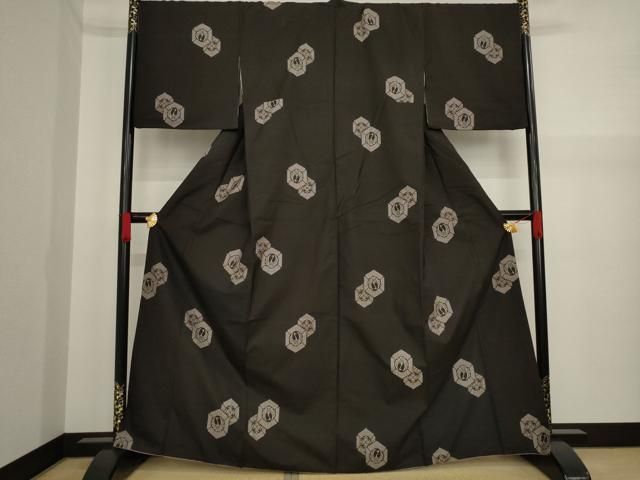 平和屋着物○本場染大島紬 舞葉文 黒地 まるやま扱い 正絹 逸品 CAAU9626vf