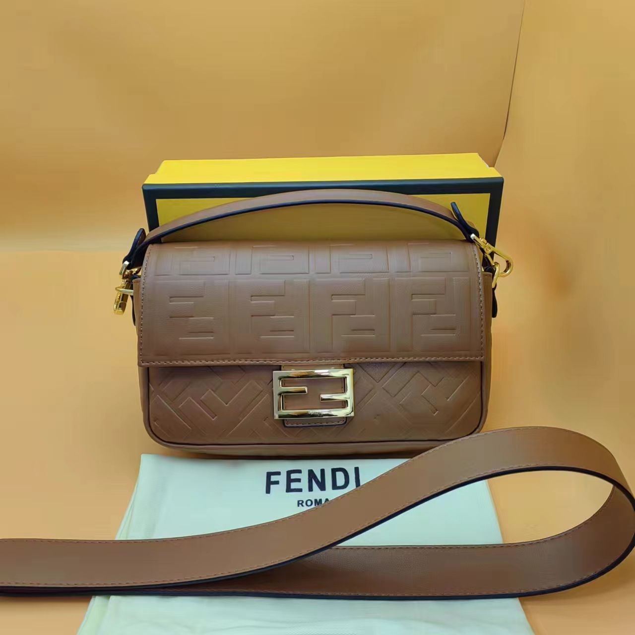 最終値下げ❗️FENDI マンマバケット ショルダーバッグ - メルカリ